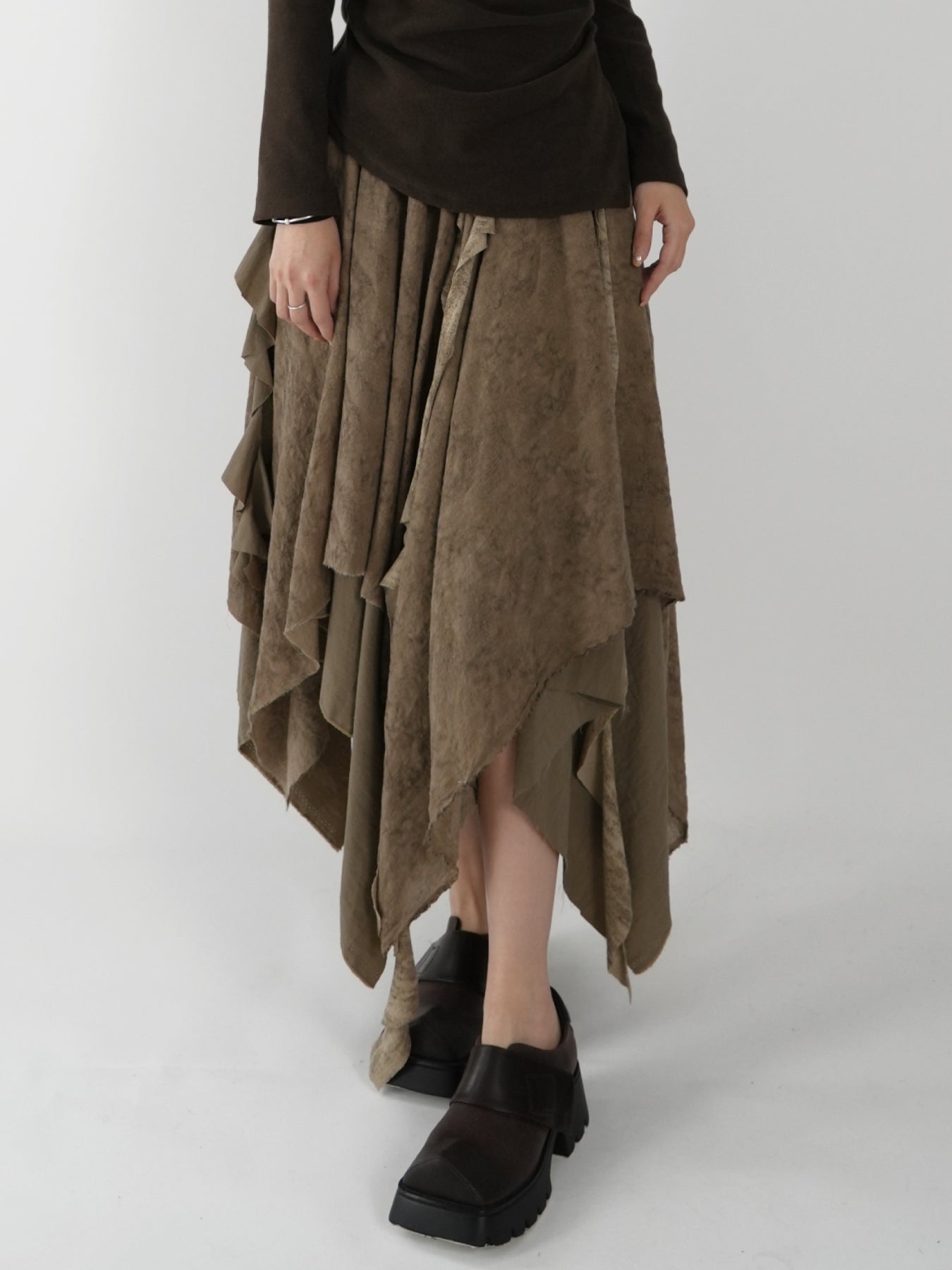 Long multi-cornered skirt
