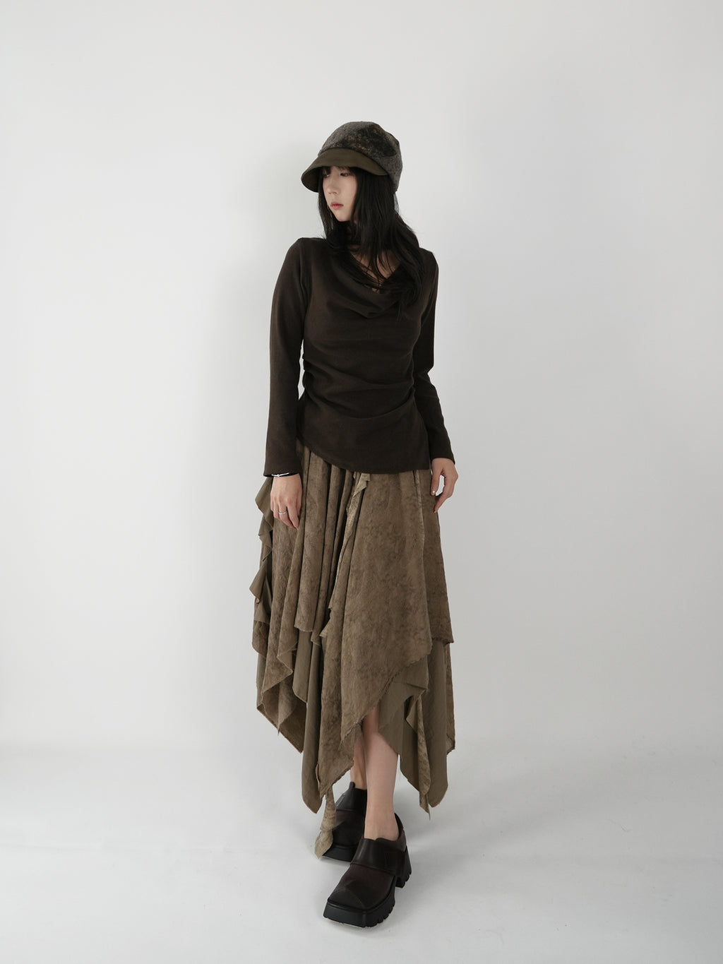 Long multi-cornered skirt