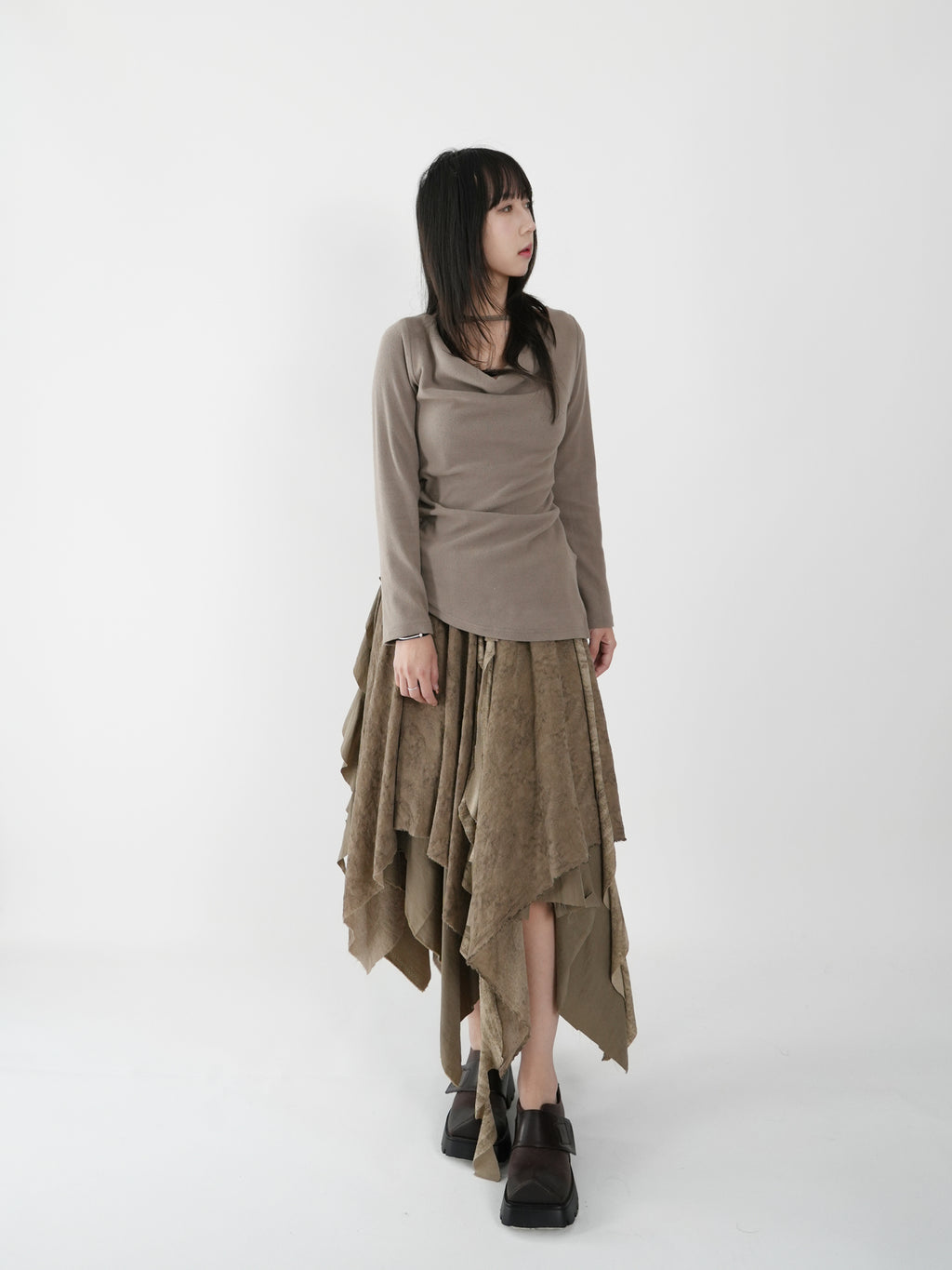Long multi-cornered skirt