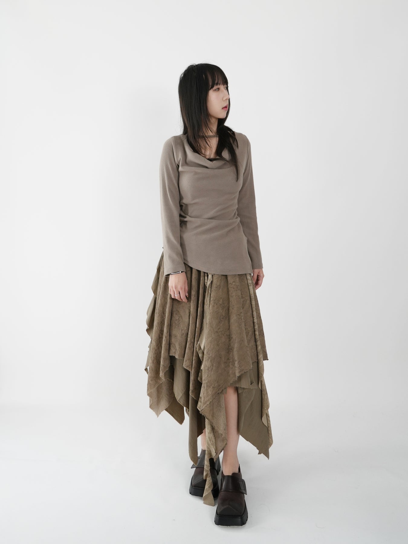 Long multi-cornered skirt
