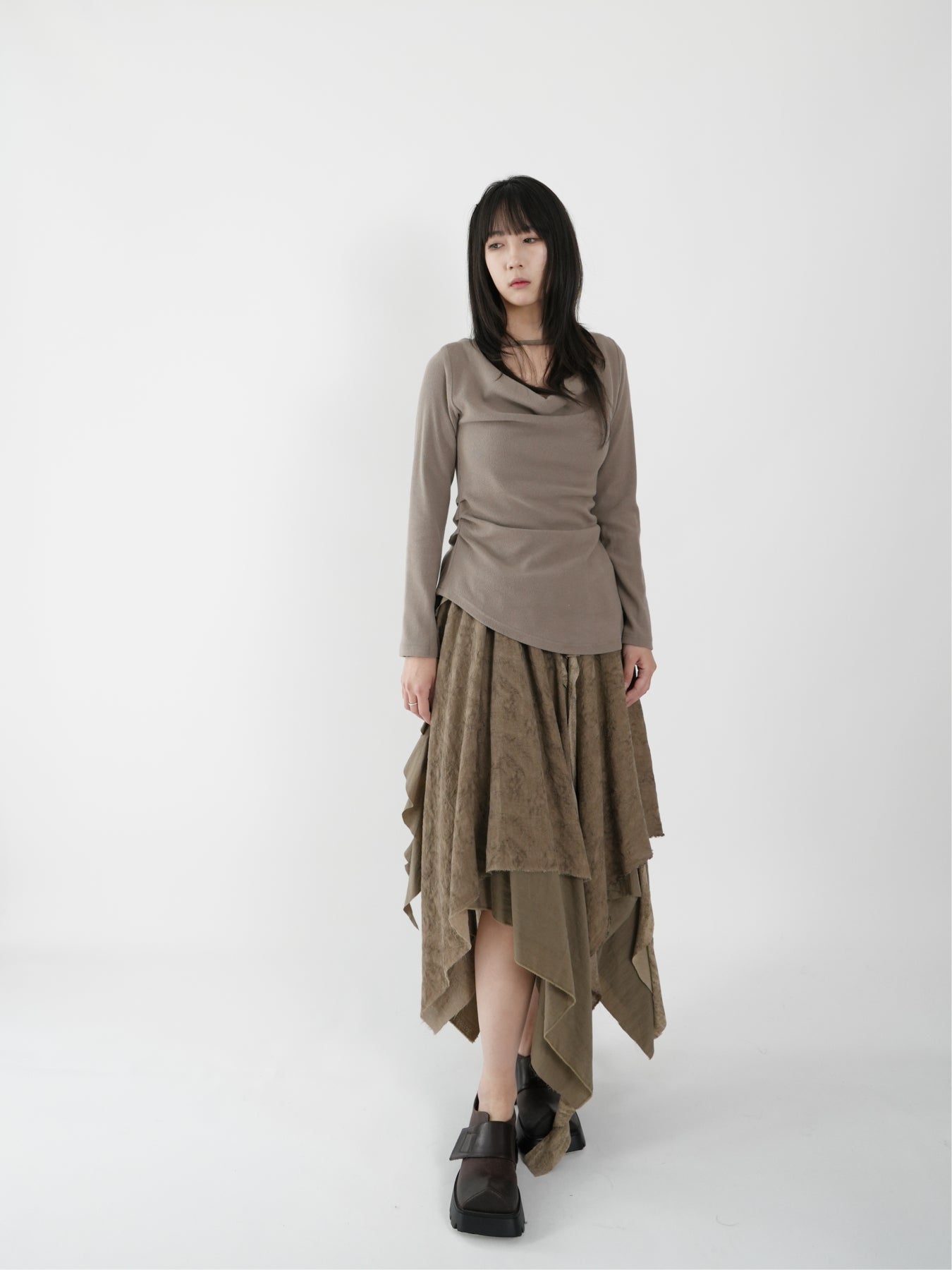 Long multi-cornered skirt