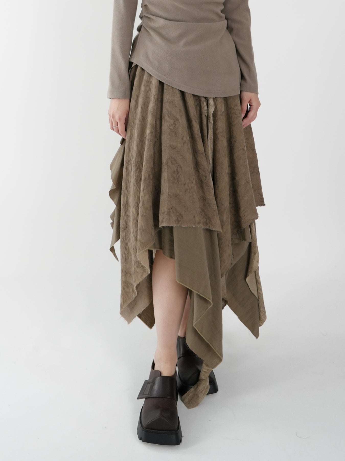 Long multi-cornered skirt