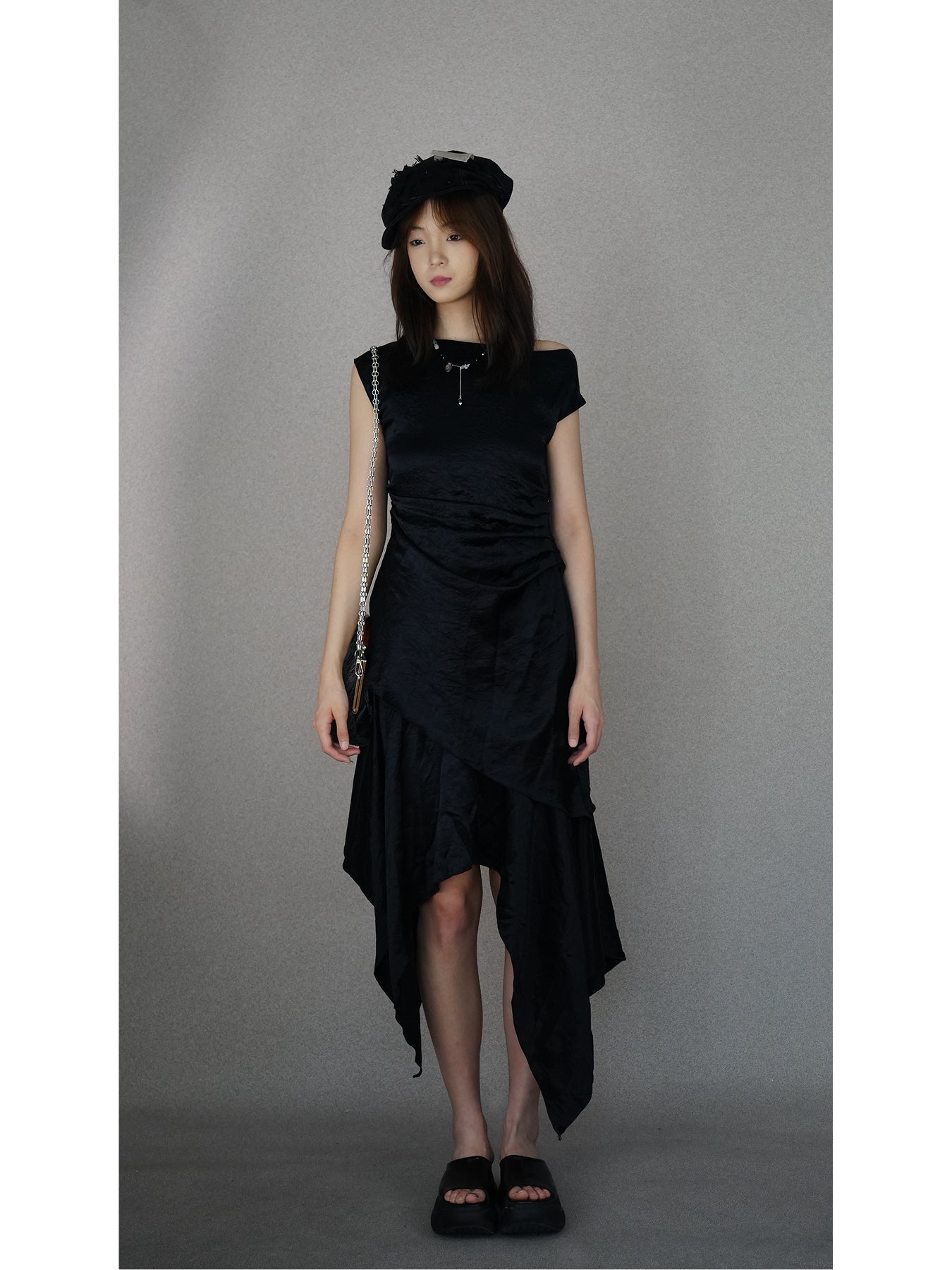 Saucer-wing skirt dress with a slanted neckline
